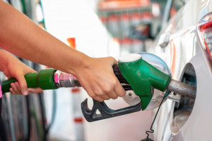 Paliwo po przywróceniu VAT-u bardzo zdrożeje? Premier: tego nie chcemy