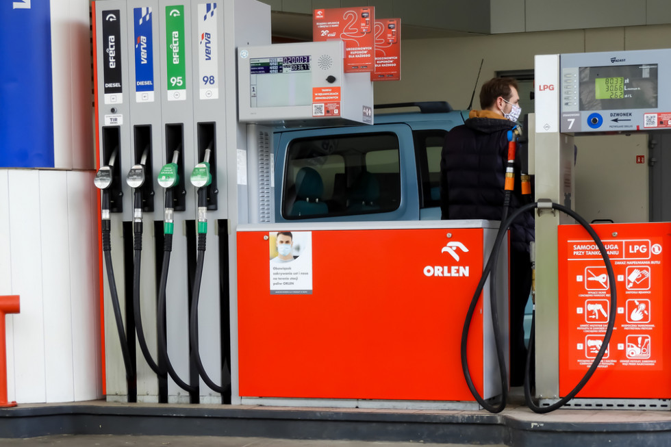 Rynek paliw: Ceny na stacjach stabilne i wysokie