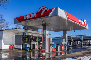 Wraca 23 proc. VAT na paliwa. Ceny wzrosną?