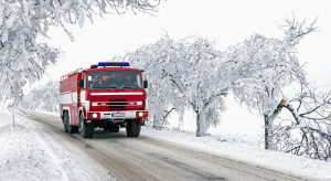 Strażacy: prawie 4,5 tys. interwencji przez opady śniegu, trzech ratowników rannych