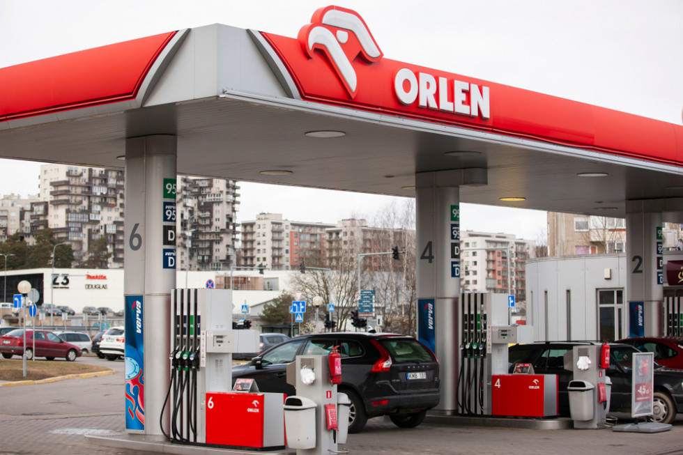 Orlen obniżył cenę oleju napędowego. Ile kosztuje litr?/ fot.shutterstock.com Orlen obniżył cenę oleju napędowego. Ile kosztuje litr?