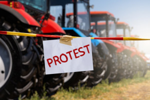 Protesty rolników w Brukseli. Przyjechało ponad 2,7 tys. traktorów