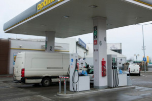 Rynek paliw: Nie będzie wyraźnych spadków na stacjach paliw