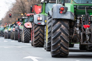 Holandia: ponad 25 tys. protestujących przeciwko proekologicznej polityce rządu