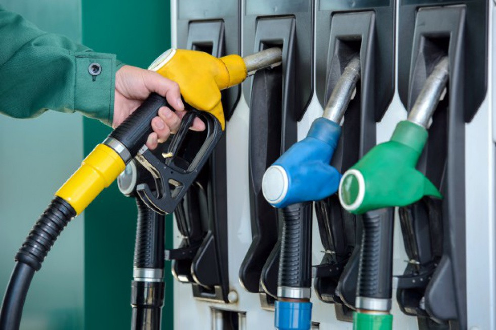 Ceny paliw na stacjach spadną?/ fot. shutterstock Ceny paliw na stacjach - koniec marca 2023. Będzie taniej?