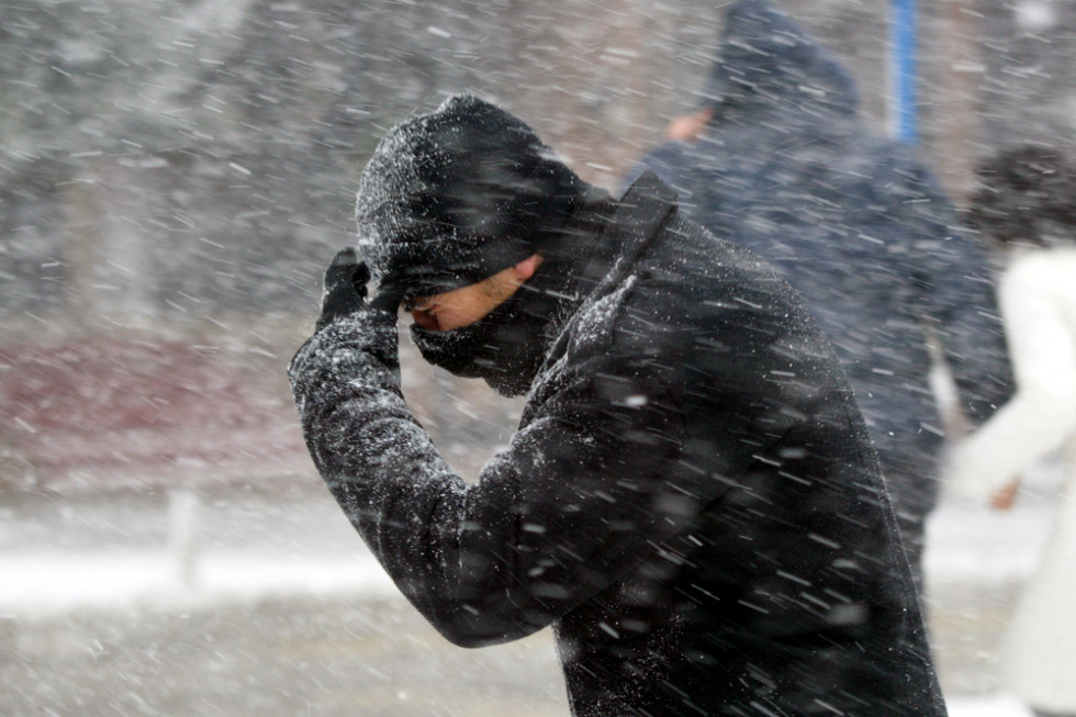 Wtorek zapowiada się na chłodny dzień, z dość silnym wiatrem i przelotnymi opadami śniegu w całym kraju. / fot. shutterstock Wtorek chłodny z opadami śniegu. W nocy mróz