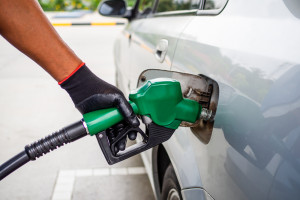 Ropa naftowa zdrożała, ale nie przyniosła radykalnych zmian cen na stacjach paliw