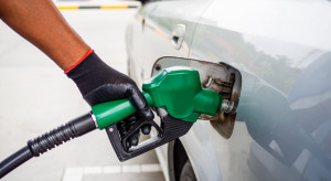 Ropa naftowa zdrożała, ale nie przyniosła radykalnych zmian cen na stacjach paliw