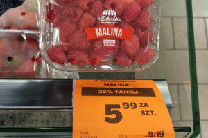 Polskie truskawki i maliny w supermarketach. Niższe ceny minikiwi