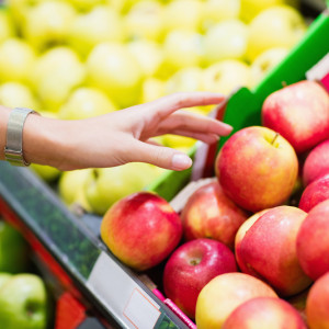 Promocyjne ceny jabłek w sieciach. Ile kosztują w Lidlu i Biedronce?