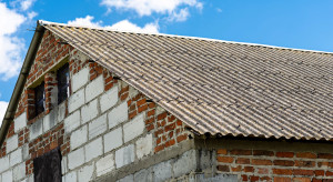 Wymiana dachów z azbestu. Ważna informacja dla rolników, zmienia się termin