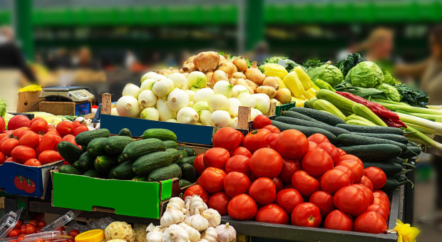 Popularne warzywo wyjątkowo drogie na Broniszach. Jak wygląda handel przed świętami?