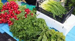 Przedświąteczny handel na Broniszach. Jak kształtują się ceny warzyw i owoców?