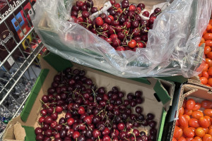 Importowane czereśnie w sklepach. Lidl wyjaśnił dlaczego nie ma polskich owoców