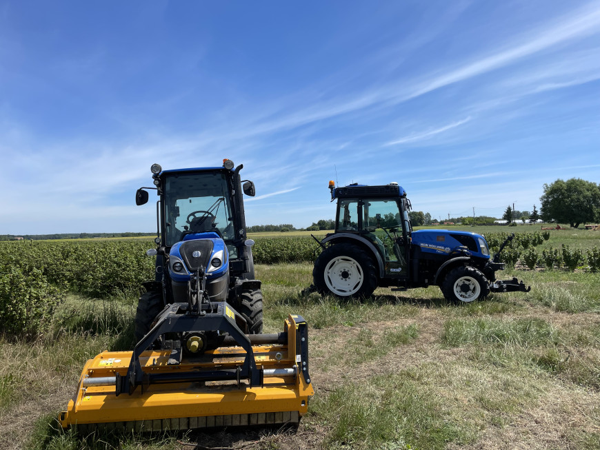 Model ciągnika T4.80N marki New Holland i starsza wersja V Fot. Krystyna Zagórska / PTWP